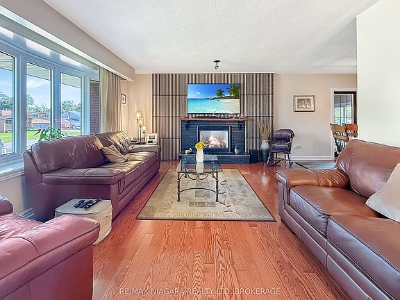 4th image of 27 Lindbergh Dr