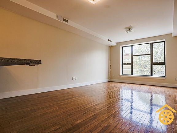 2nd image of 176 Scholes St #3H