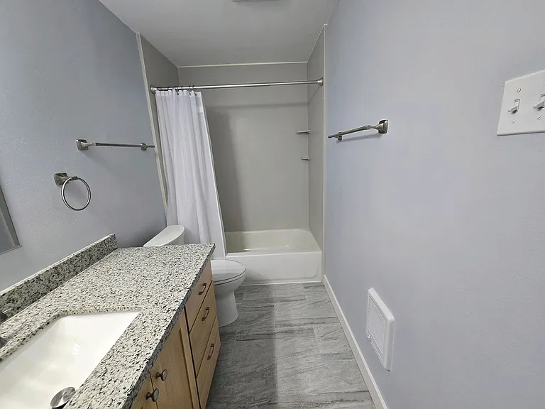 3161 N Shore Dr SE — Photo 16