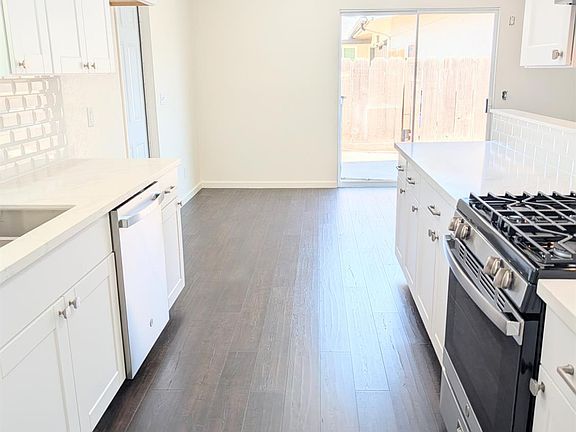 4th image of 920 Avocado Dr