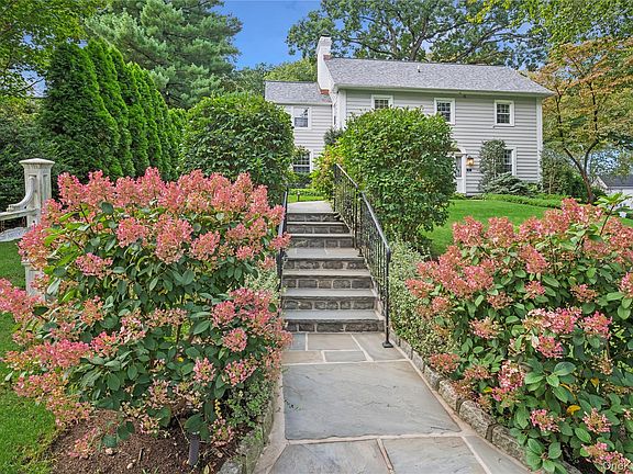 2nd image of 211 Douglas Place