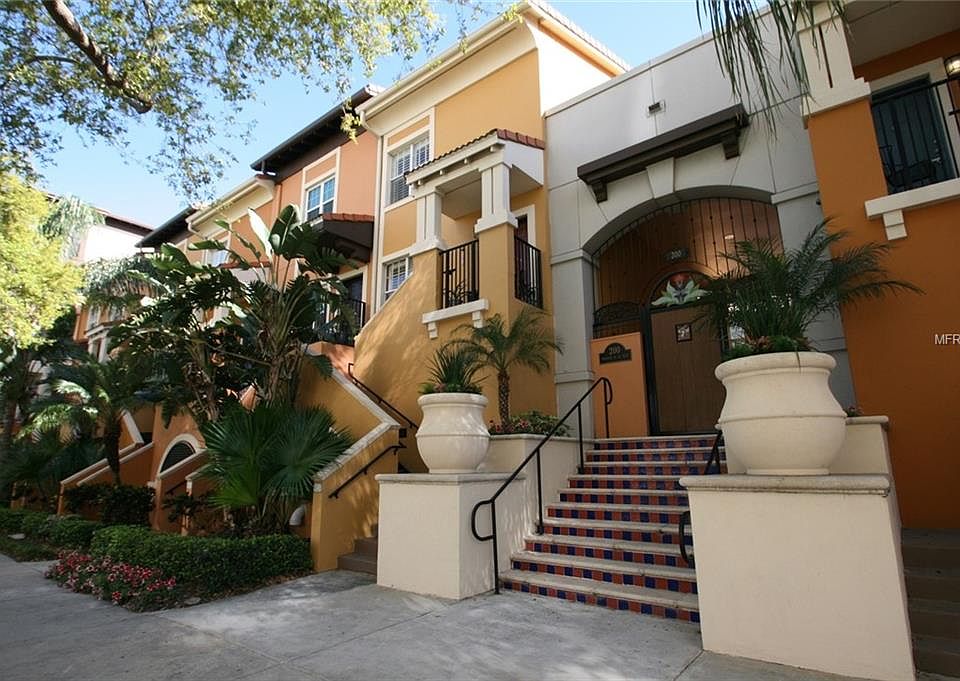 1st image of 200 4th Ave S #117