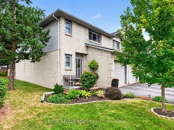 2 Royalwood Ct #20, Hamilton, ON L8E 4Z1