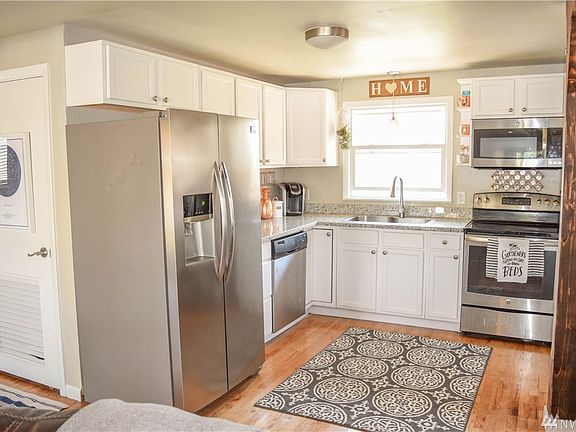 2nd image of 1218 3rd Ave NW