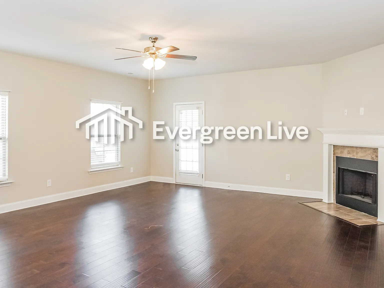 5 bed, 3.0 bath, 2505 sqft, $1,995 — Photo 3