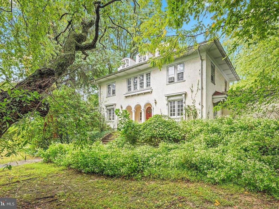 1st image of 379 Montgomery Ave