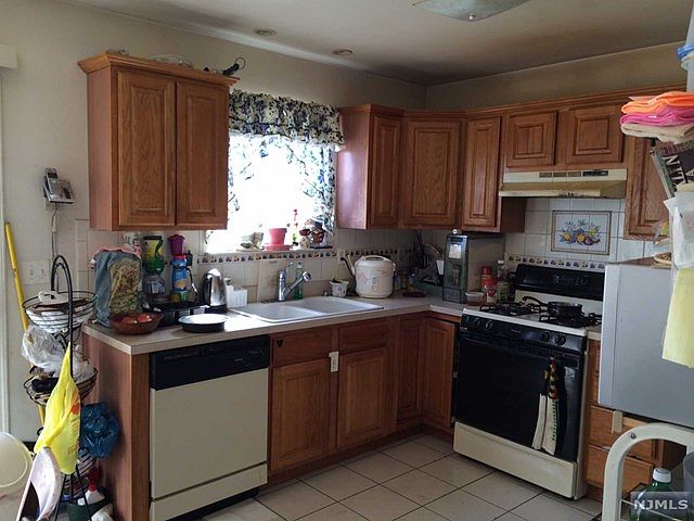 2nd image of 1175 Francyne Way