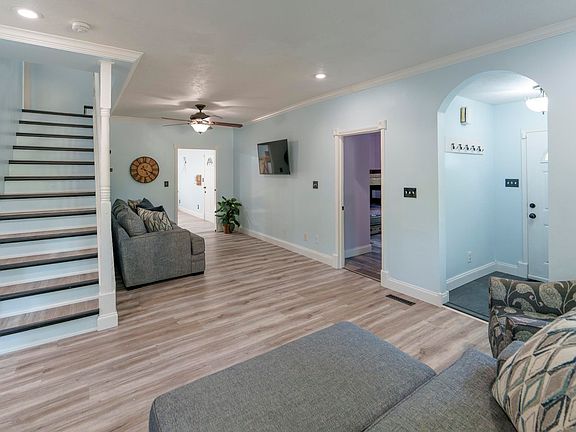 4th image of 801 Dakota St