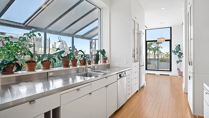 Sold by Susan Penzner Real Estate | media 29