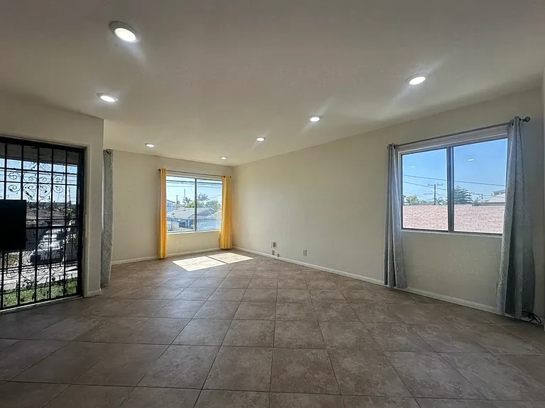 13314 Cordary Ave — Photo 5