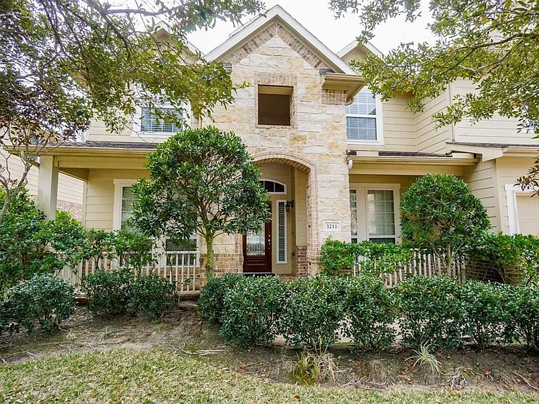 3211 London Ln — Photo 1