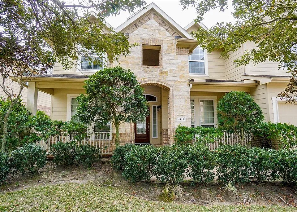 3211 London Ln