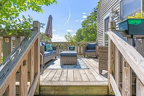 210 Summit St — Photo 6