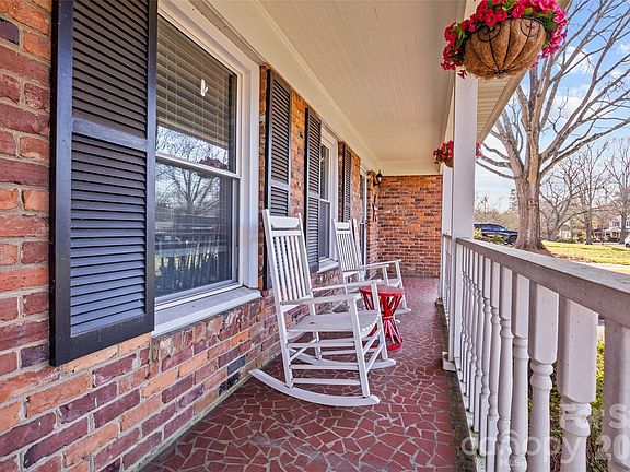 2nd image of 1217 Old Farm Rd