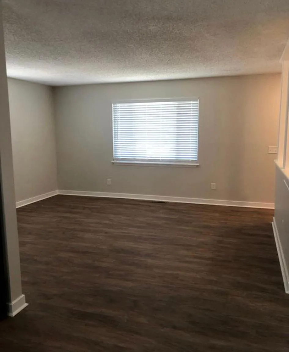 106 W South St — Photo 3