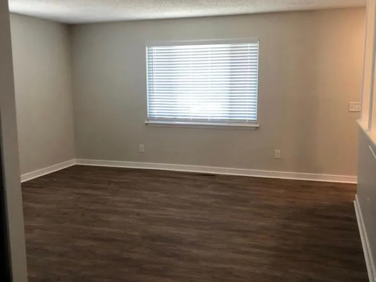 106 W South St — Photo 3