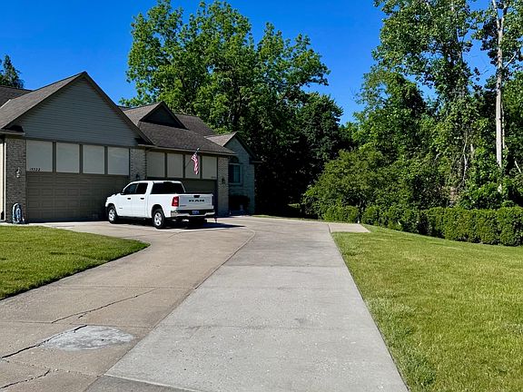 3rd image of 15330 Pebble Pointe Ct