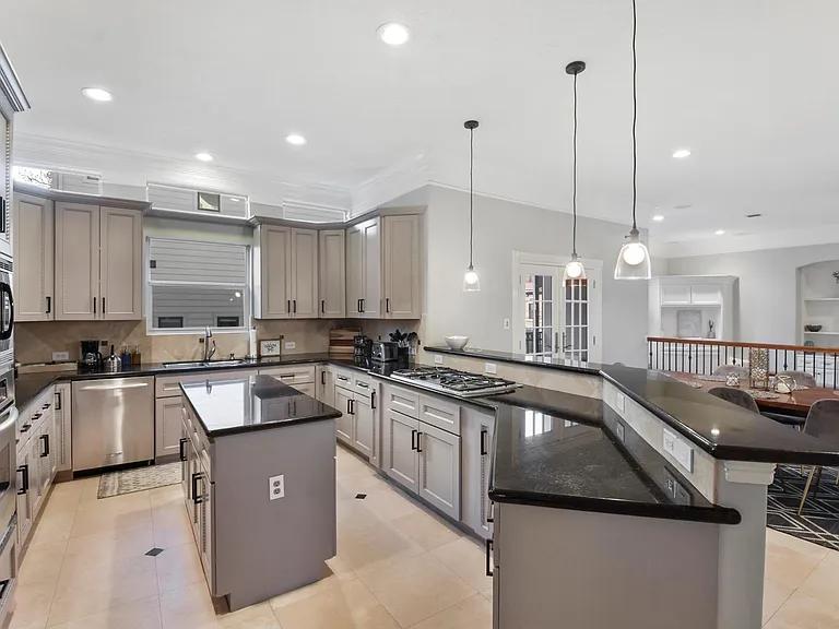 1202 W 25th St — Photo 5