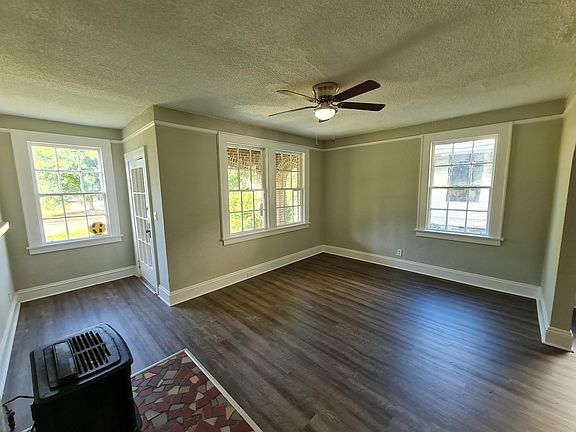 4th image of 2329 Highland Ave