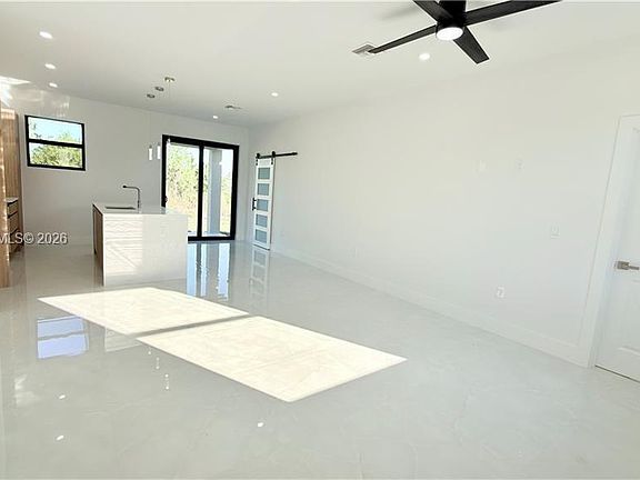 4th image of 1243 Buell Ave