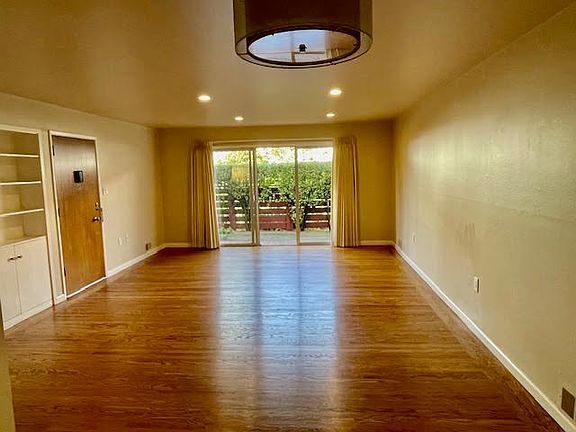 4th image of 290 Waverley St #2