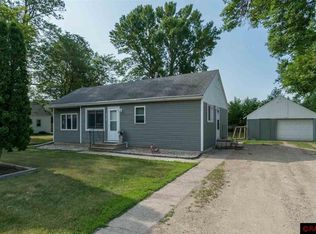512 W Radichel St, Lake Crystal, MN 56055