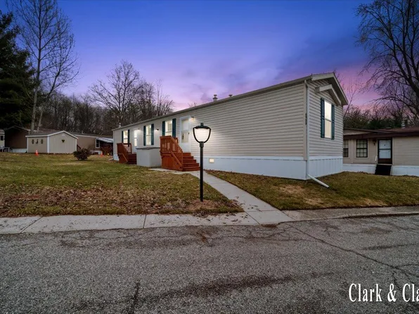 6900 Knottypine St NE, Rockford, MI 49341