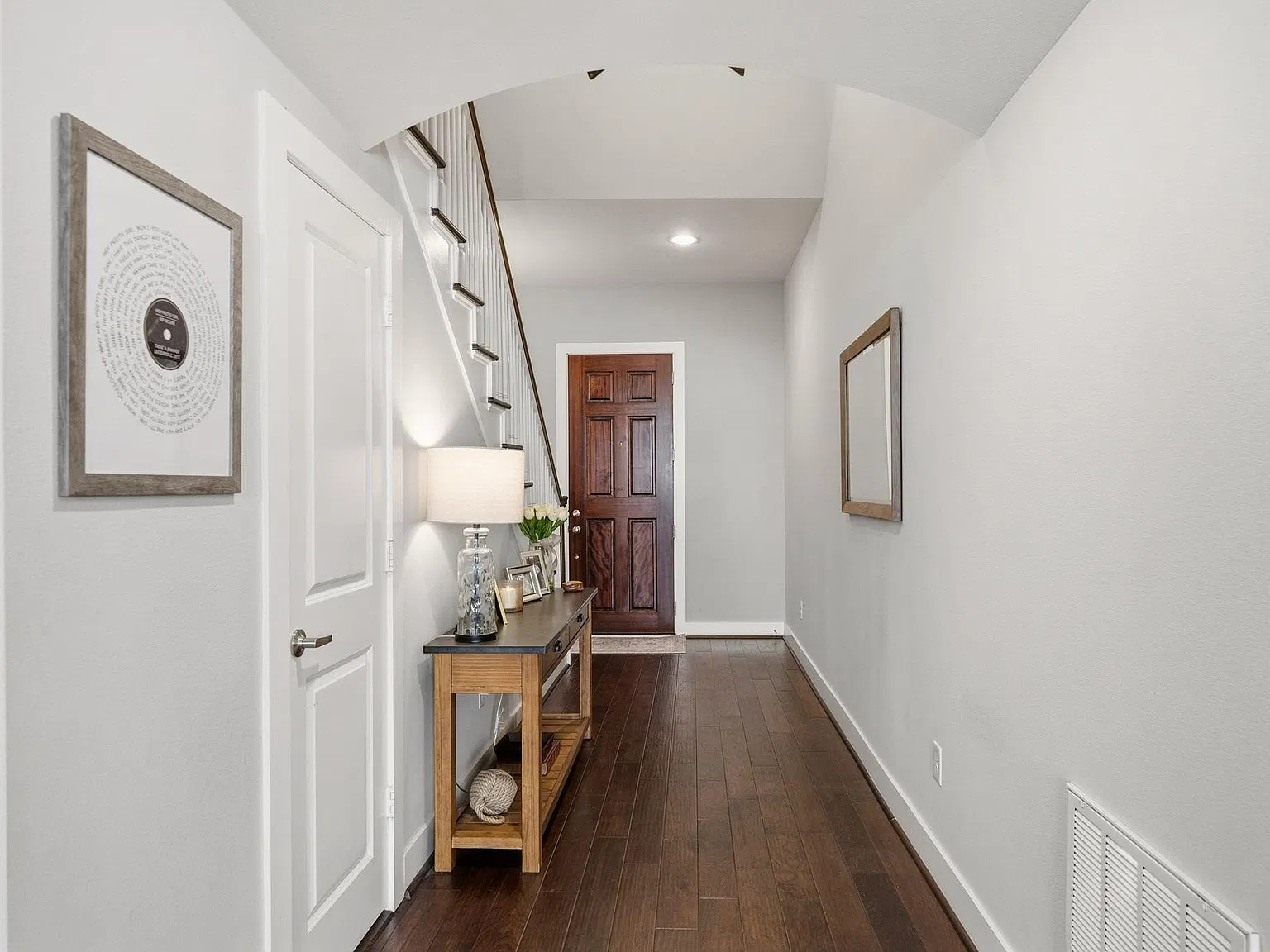 3 bed, 2.5 bath, 2129 sqft, $3,200 — Photo 3