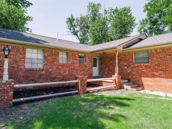 5616 NW 62nd St, Warr Acres, OK 73122