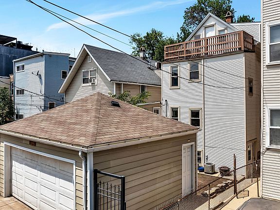 2nd image of 2843 W Lyndale St #1