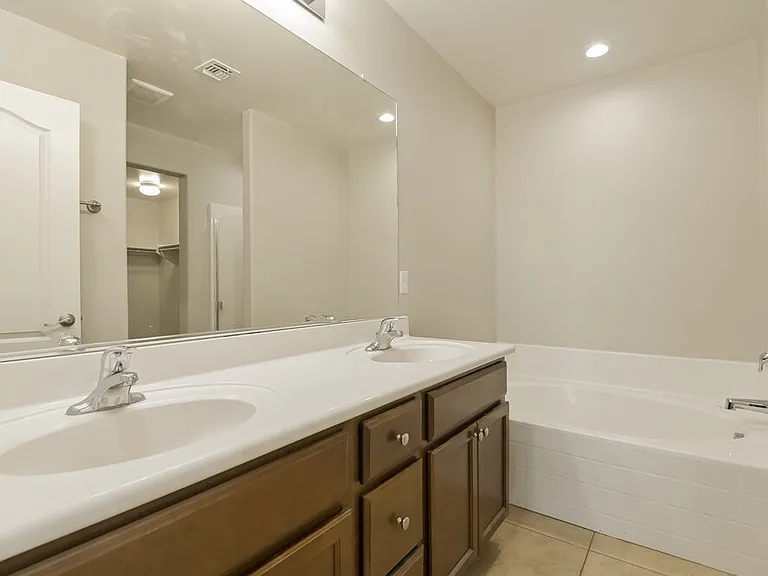 8237 W Kittiwake Ln — Photo 12