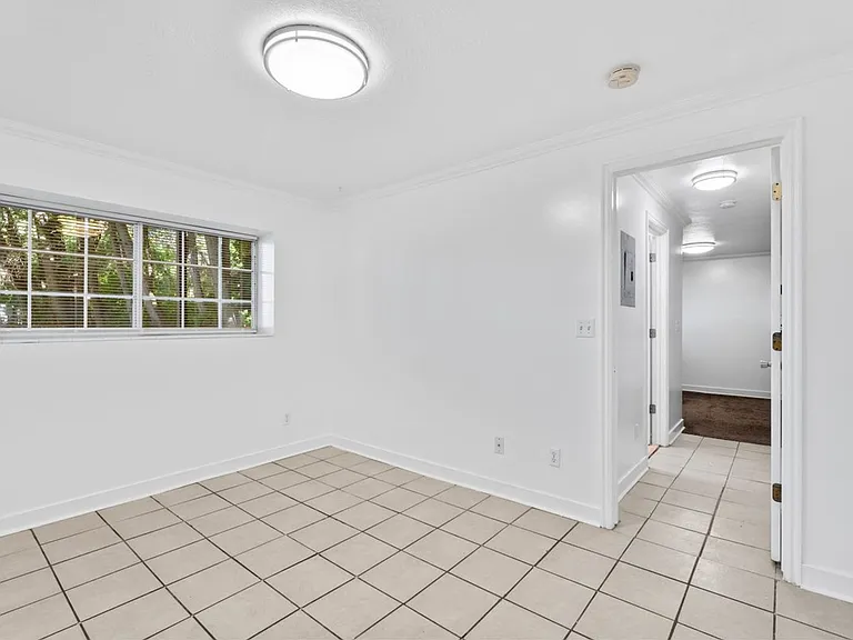 1076 Canyon Rd — Photo 9