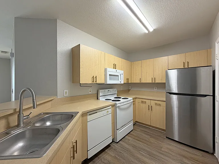 124 SW Peacock Blvd #206 — Photo 8
