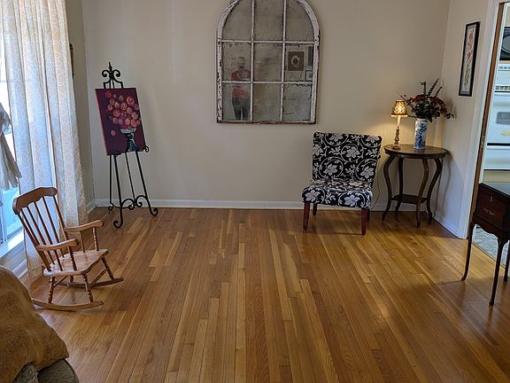 5th image of 9106 Duchess St