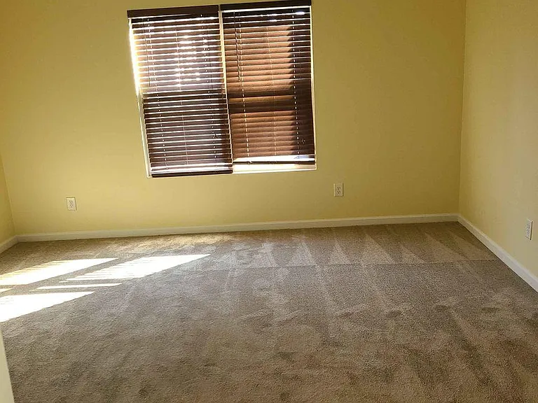 933 Capetown Ln — Photo 3