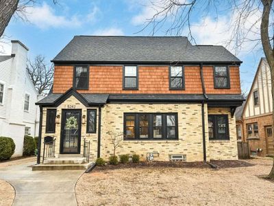 5242 North Diversey BOULEVARD, Whitefish Bay, WI, 53217
