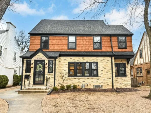 5242 North Diversey BOULEVARD, Whitefish Bay, WI 53217