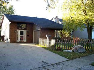 1007 Maple St, Bloomington, IL 61701