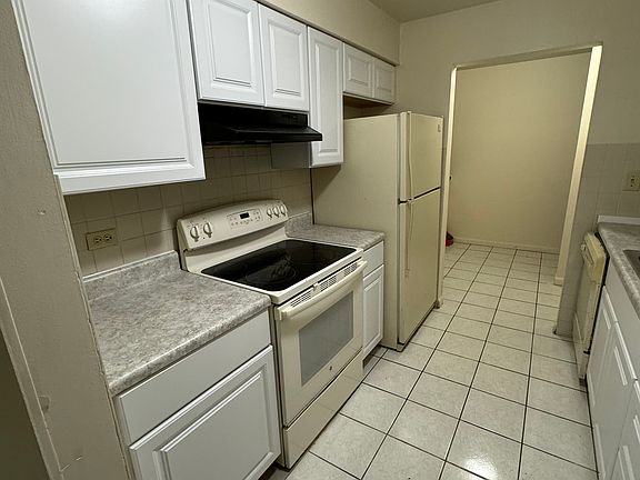 3rd image of 1702 W Victoria Dr APT 103