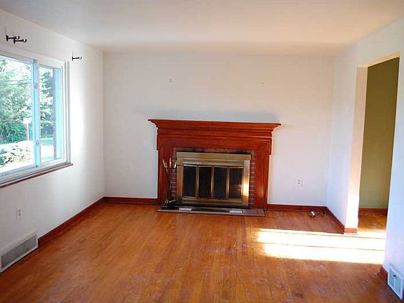 2nd image of 5803 Shirley Dr