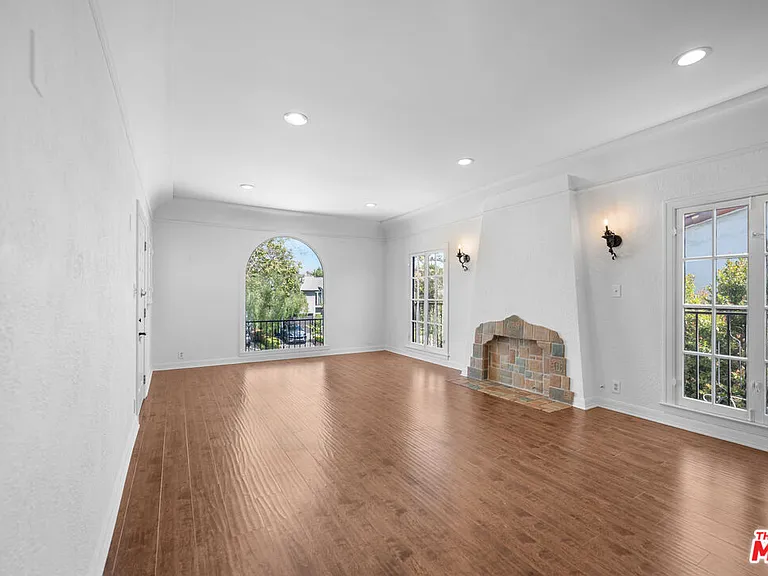 123 S Orange Dr — Photo 1