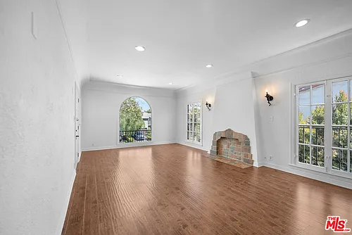 123 S Orange Dr Photo 1