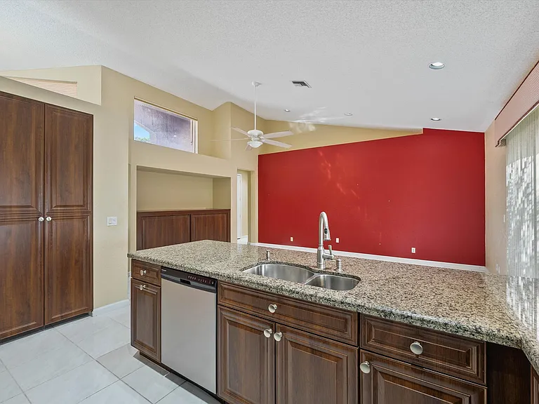 10860 Fairmont Village Dr — Photo 15