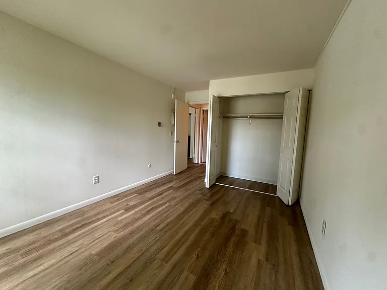 University Park Apartments near Cornell University — Photo 627