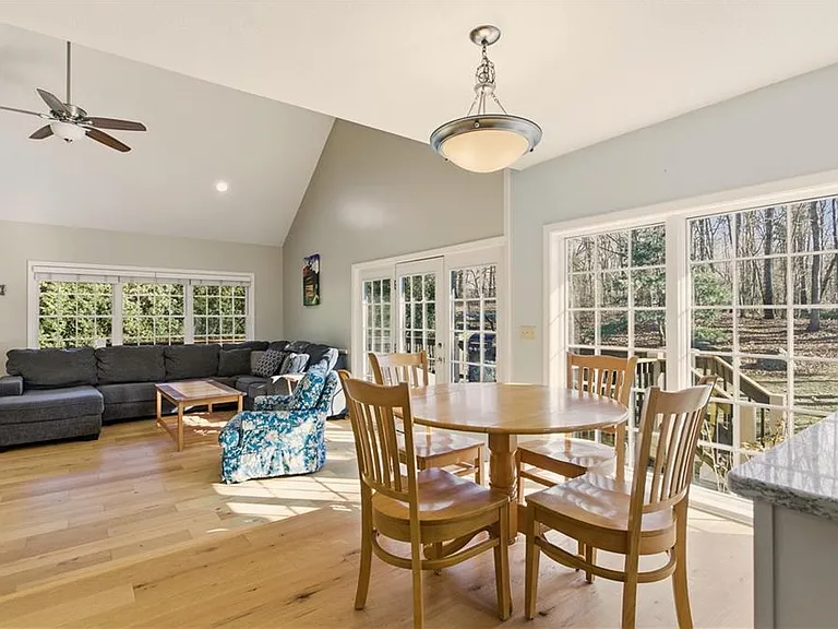 141 Laurel Ridge Ln — Photo 9