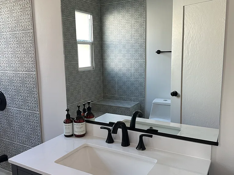 845 N Kilkea Dr — Photo 15