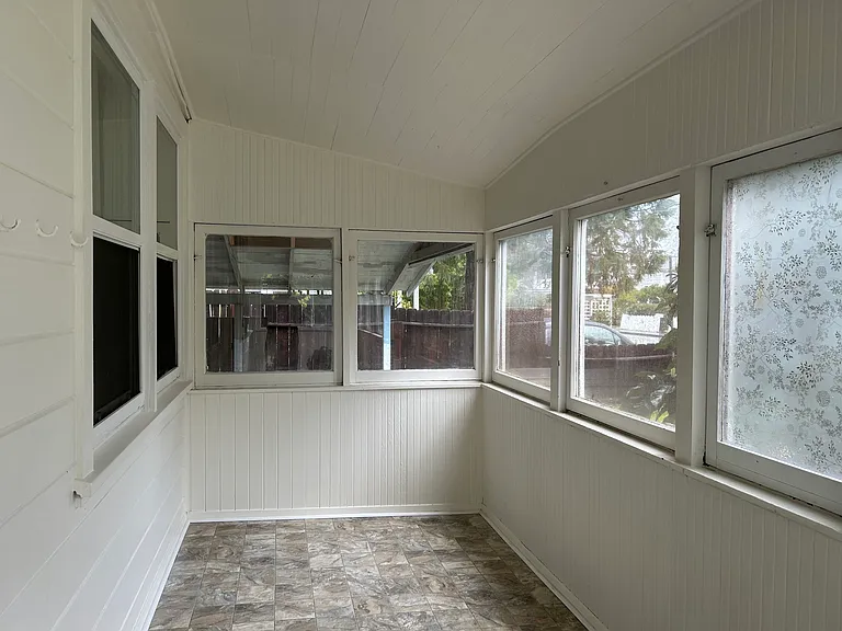 962 Charter Oak Ave — Photo 3