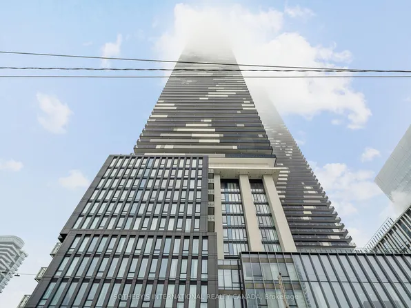 55 Cooper St #5105, Toronto, ON M5E 0G1