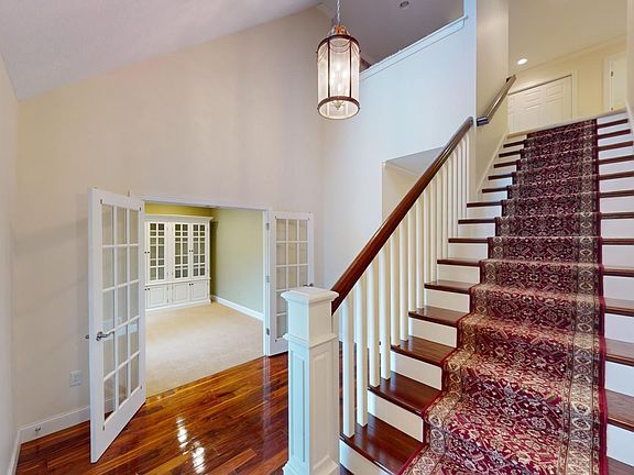 3rd image of 220 Pebble Creek Dr