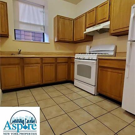 3rd image of 2460 7th Ave #25